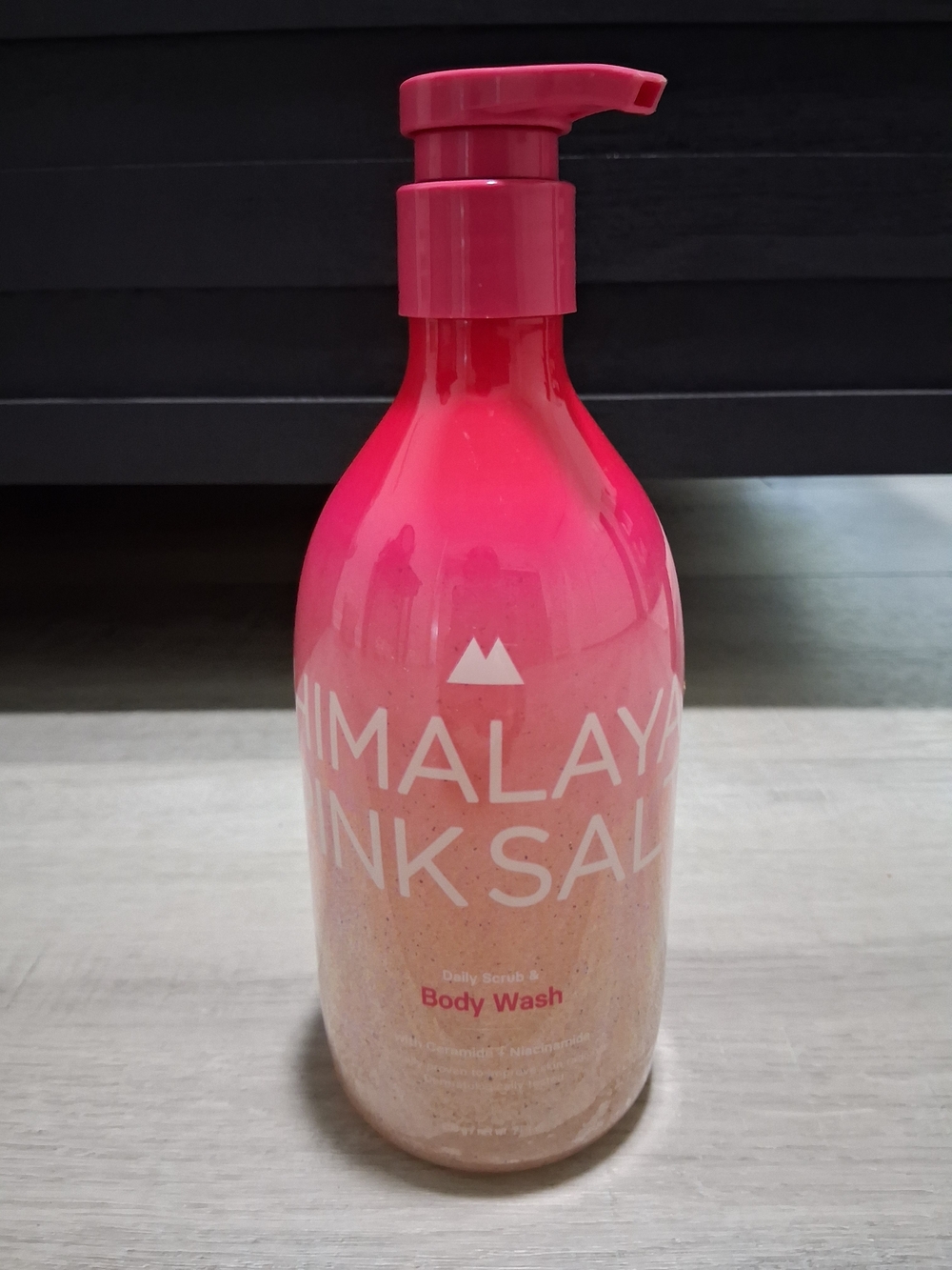 Daily Scrub & Body Wash - Pink